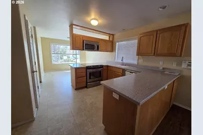 204 Greyfox Dr, Sutherlin, OR 97479 - Photo 6