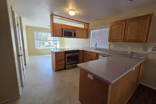 204 Grey Fox Dr, Sutherlin, OR 97479 - Photo 6