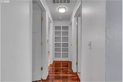 180 Woodcrest Ct, Woodburn, OR 97071 - Photo 12