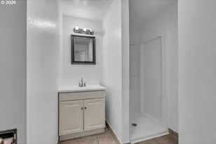 180 Woodcrest Ct, Woodburn, OR 97071 - Photo 22