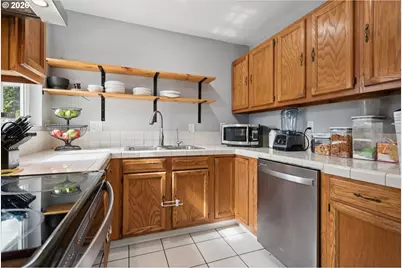 11470 SW 12th St, Beaverton, OR 97005 - Photo 14