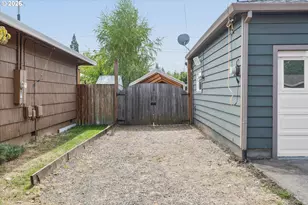 11470 SW 12th St, Beaverton, OR 97005 - Photo 2