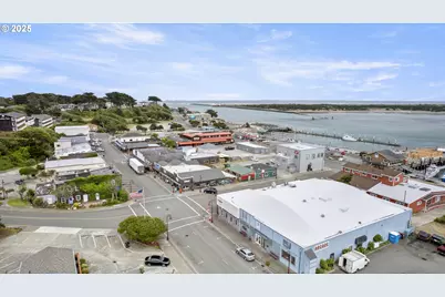 325 SE 2nd St, Bandon, OR 97411 - Photo 4