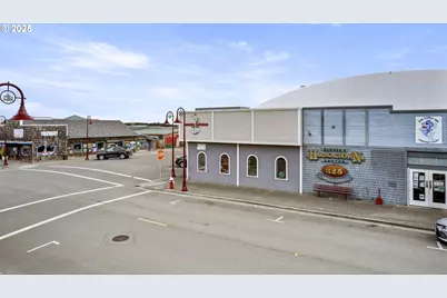 325 SE 2nd St, Bandon, OR 97411 - Photo 2