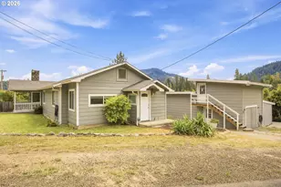 611 Fairchild St, Canyonville, OR 97417 - Photo 2