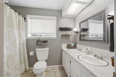 611 Fairchild St, Canyonville, OR 97417 - Photo 16