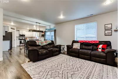 4685 Glacier Meadows Loop, Springfield, OR 97478 - Photo 10