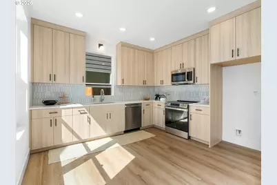 9227 N Seneca St, Portland, OR 97213 - Photo 6