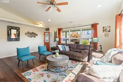 530 Tanglewood St, Sutherlin, OR 97479 - Photo 12