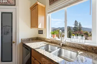 530 Tanglewood St, Sutherlin, OR 97479 - Photo 20