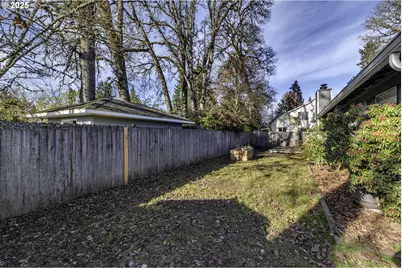 211 SE 33rd Ave, Hillsboro, OR 97123 - Photo 32