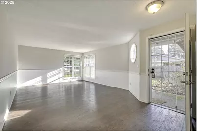 211 SE 33rd Ave, Hillsboro, OR 97123 - Photo 2