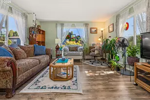 2902 E 2nd St, Newberg, OR 97132 - Photo 4