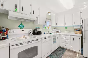 2902 E 2nd St, Newberg, OR 97132 - Photo 12