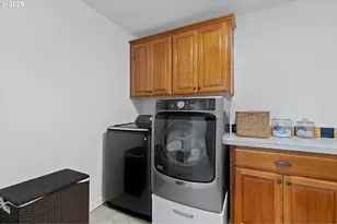 211 W Hazelnut Dr, Newberg, OR 97132 - Photo 26