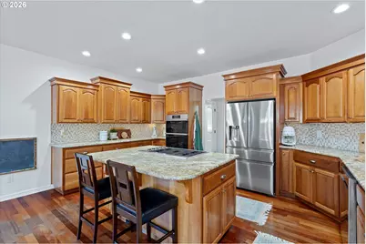 211 W Hazelnut Dr, Newberg, OR 97132 - Photo 8