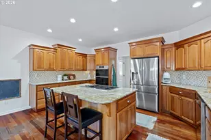 211 W Hazelnut Dr, Newberg, OR 97132 - Photo 8