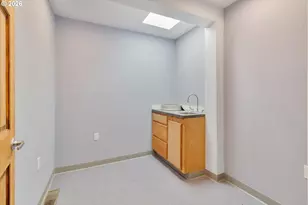 1225 W Main St, Medford, OR 97501 - Photo 34