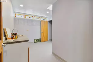 1225 W Main St, Medford, OR 97501 - Photo 36