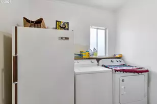 1225 W Main St, Medford, OR 97501 - Photo 18