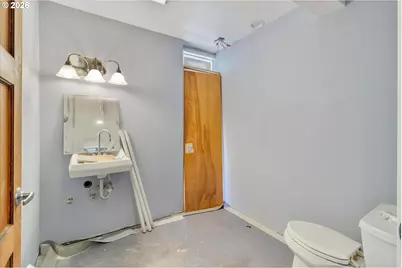 1225 W Main St, Medford, OR 97501 - Photo 32