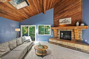 19661 Sun Cir, West Linn, OR 97068 - Photo 2