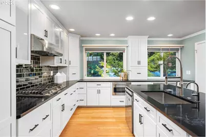 19661 Sun Cir, West Linn, OR 97068 - Photo 4