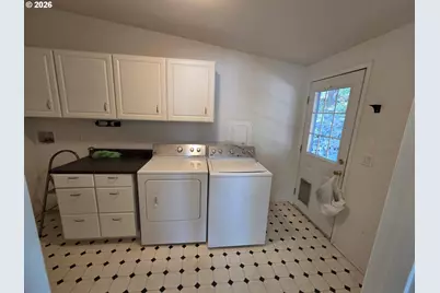 727 Hilltop Dr, Oakland, OR 97462 - Photo 12