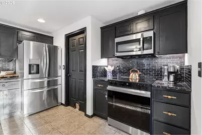 2215 NE Grandhaven St, McMinnville, OR 97128 - Photo 8