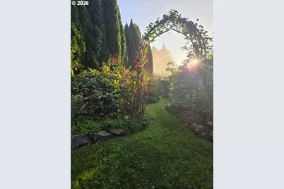 2215 NE Grandhaven St, McMinnville, OR 97128 - Photo 38