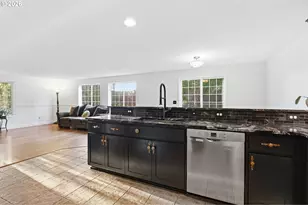 2215 NE Grandhaven St, McMinnville, OR 97128 - Photo 10