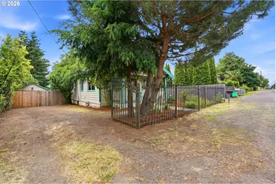 10612 SE Harold St, Portland, OR 97266 - Photo 4