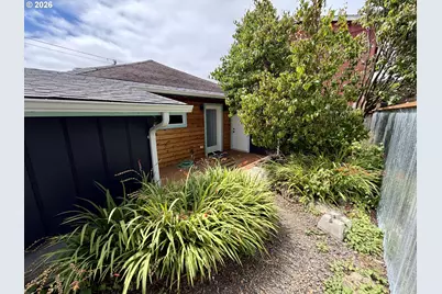 404 Garibaldi Ave, Garibaldi, OR 97118 - Photo 24