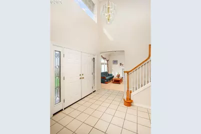 575 NW Blueridge Ct, Beaverton, OR 97006 - Photo 2