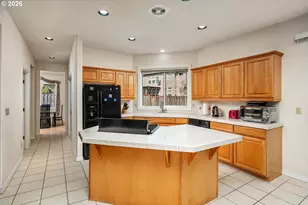 575 NW Blueridge Ct, Beaverton, OR 97006 - Photo 4
