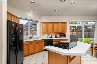575 NW Blueridge Ct, Beaverton, OR 97006 - Photo 10