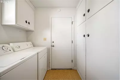 630 S 3rd St, Cottage Grove, OR 97424 - Photo 36