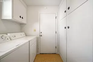 630 S 3rd St, Cottage Grove, OR 97424 - Photo 36