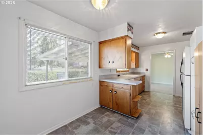 630 S 3rd St, Cottage Grove, OR 97424 - Photo 22