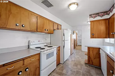 630 S 3rd St, Cottage Grove, OR 97424 - Photo 18