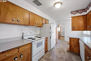 630 S 3rd St, Cottage Grove, OR 97424 - Photo 18