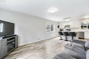 2237 SE 139th Ave, Portland, OR 97233 - Photo 4