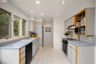 6464 SW Parkhill Dr, Portland, OR 97239 - Photo 26