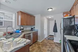 20583 SW Tesoro Ct, Beaverton, OR 97003 - Photo 6