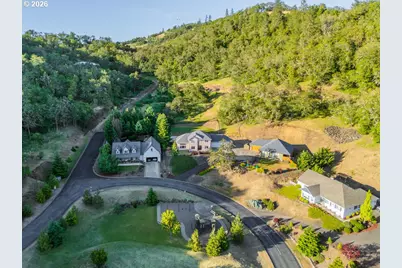 1797 NE Rocky Dr, Roseburg, OR 97470 - Photo 4