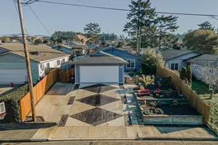 975 Augustine Ave, Coos Bay, OR 97420 - Photo 1