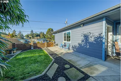 975 Augustine Ave, Coos Bay, OR 97420 - Photo 4