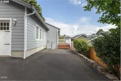 539 SE Neptune Ave, Lincoln City, OR 97367 - Photo 2