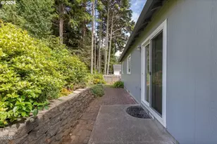 539 SE Neptune Ave, Lincoln City, OR 97367 - Photo 26