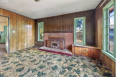 381 SE Gregory Dr, Winston, OR 97496 - Photo 8